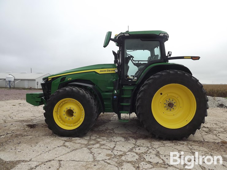 2023-john-deere-8r-370-image-8