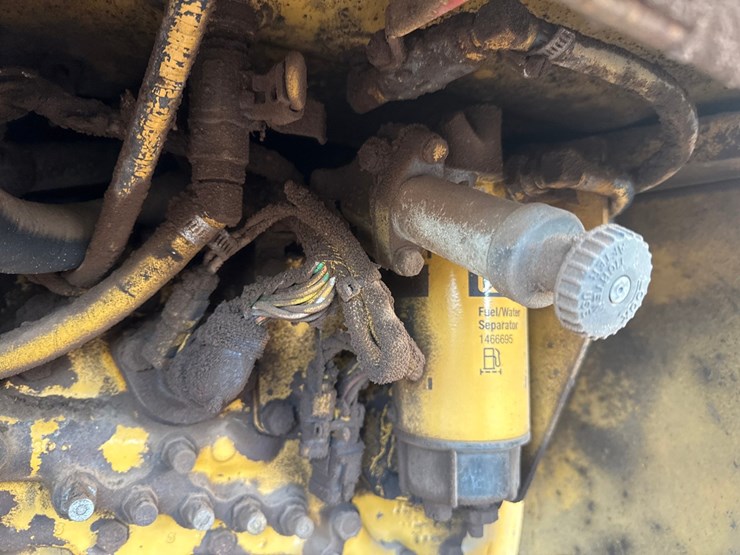 2005-caterpillar-d6n-lgp-image-28
