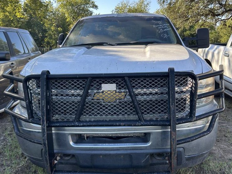 2012-chevrolet-silverado-2500-image-2