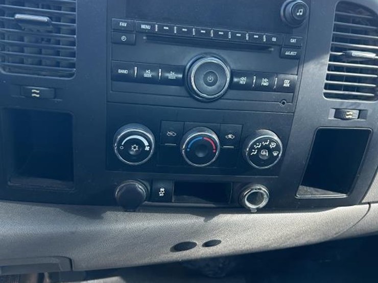 2012-chevrolet-silverado-2500-image-10