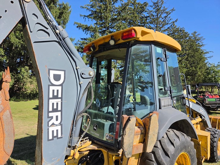 2010-deere-310j-image-16