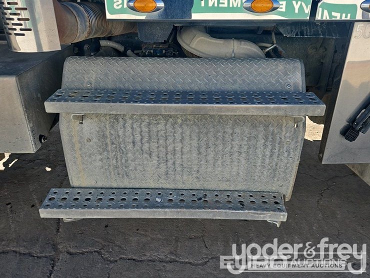 2019-freightliner-122sd-image-10