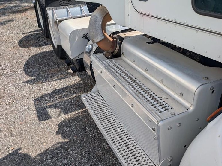 2014-peterbilt-386-image-4