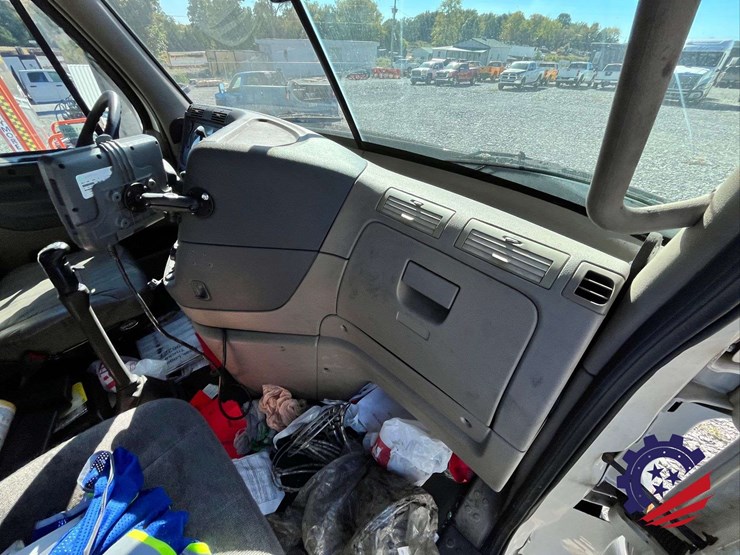 2017-freightliner-cascadia-t/a-truck-tractor-image-80