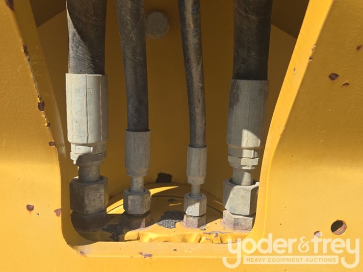 2018-caterpillar-cb34b-image-13