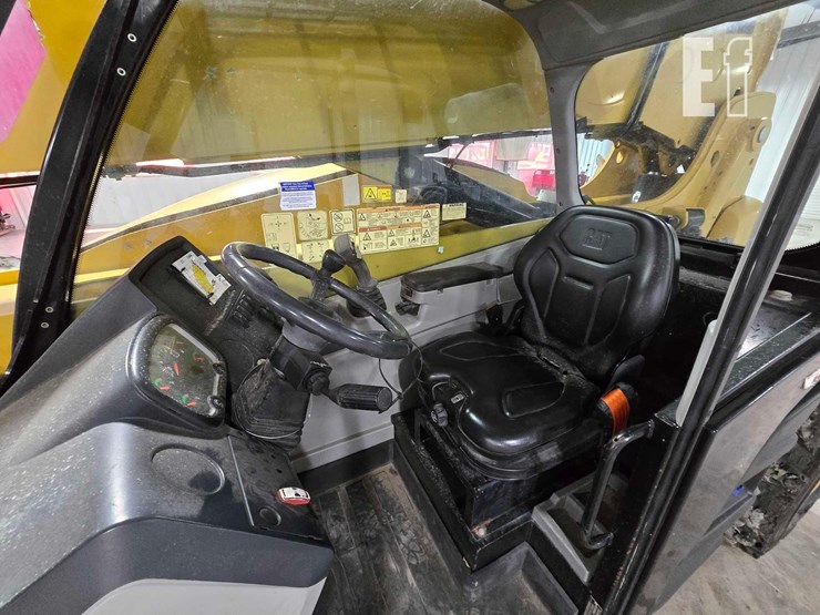 2018-caterpillar-tl943d-image-13