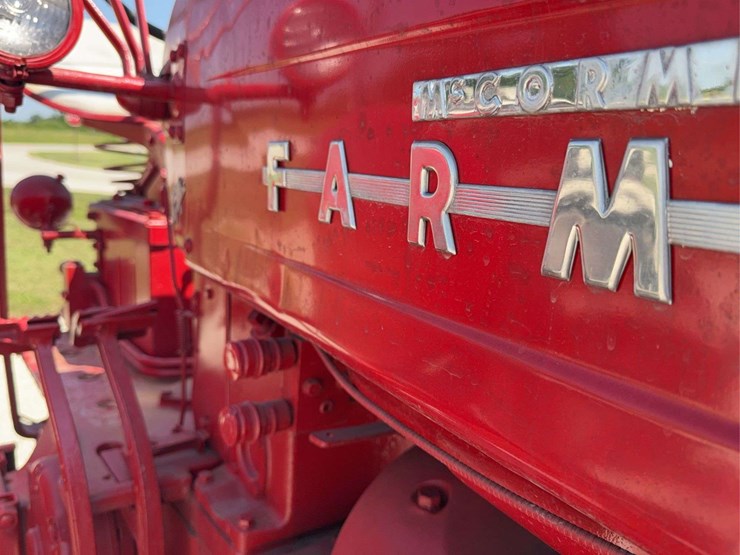 farmall-400-image-12