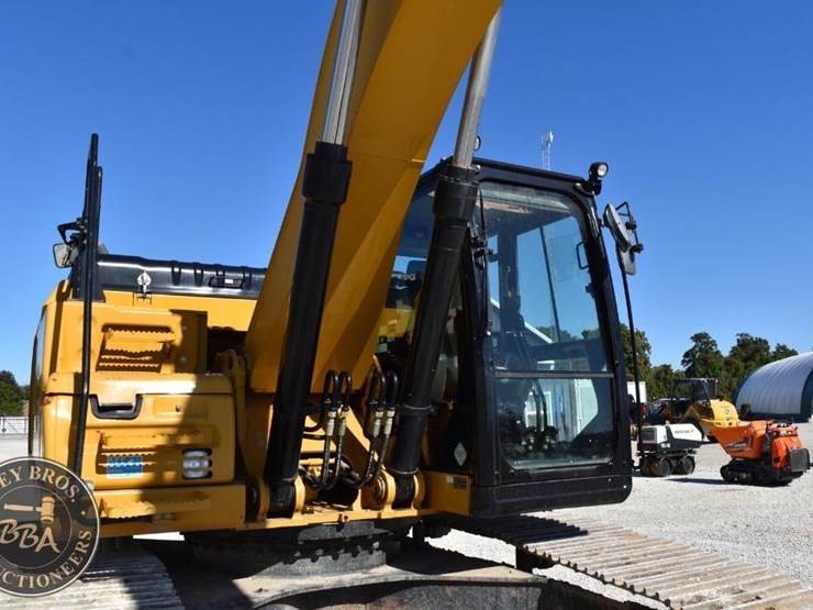 2018-caterpillar-326fl-image-32