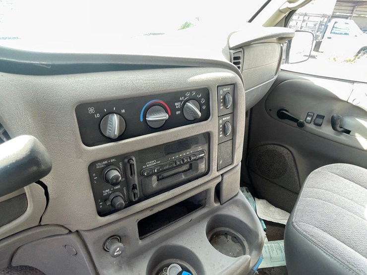 1999-chevrolet-astro-image-24
