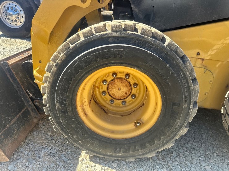 caterpillar-242d-image-54