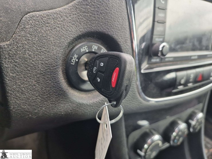 2012-chrysler-200-image-13