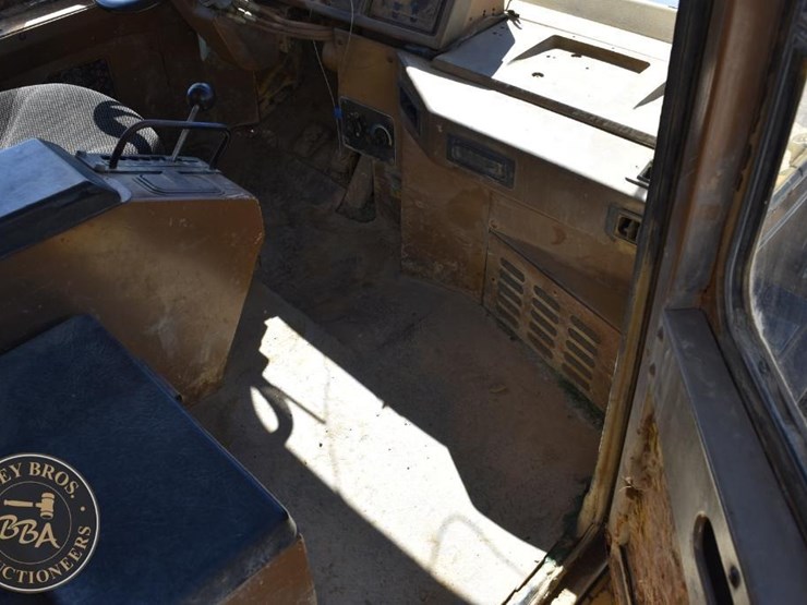 1994-caterpillar-d300d-image-43