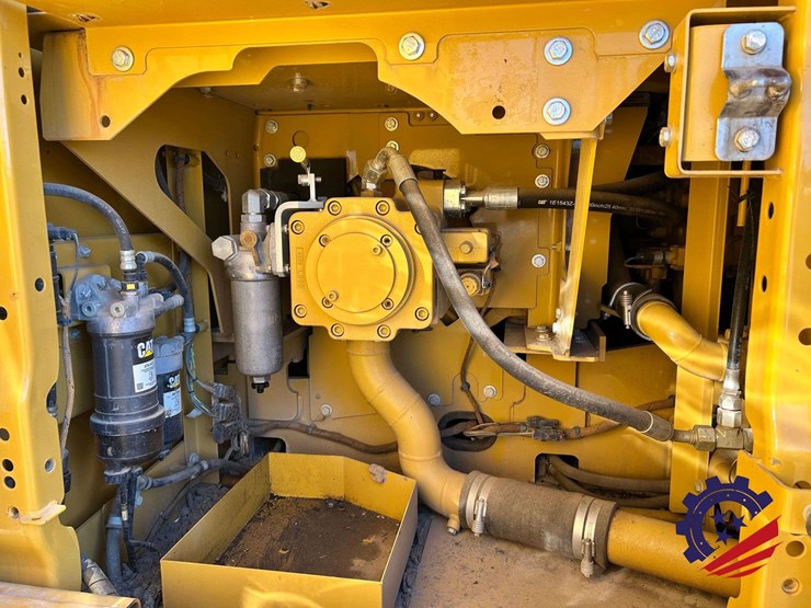 2018-caterpillar-320-image-60