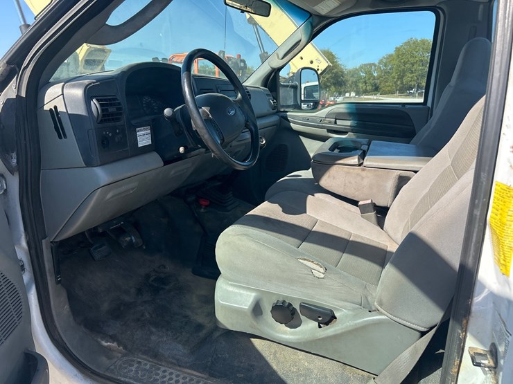 2006-ford-f550-image-8