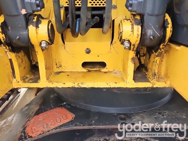 2016-deere-135g-image-25