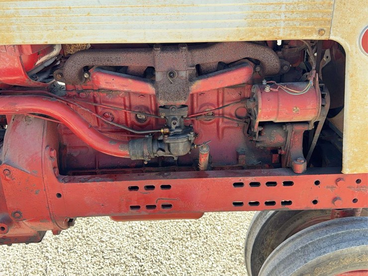 farmall-560-image-16