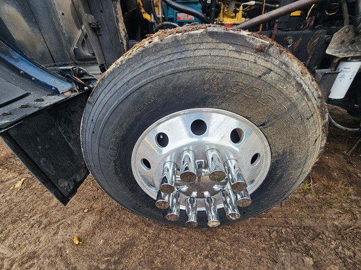 2001-peterbilt-379-image-99