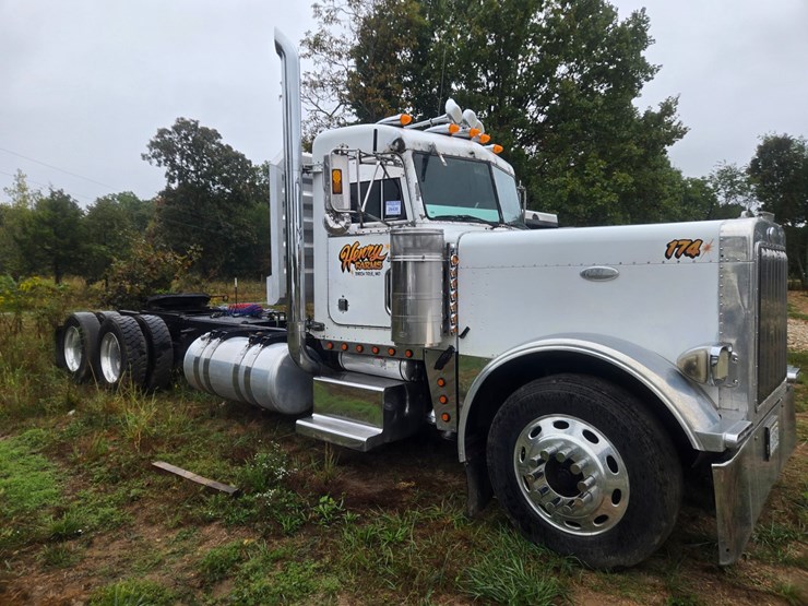 2000-peterbilt-379-image-16