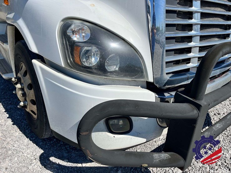 2018-freightliner-cascadia-t/a-truck-tractor-image-13