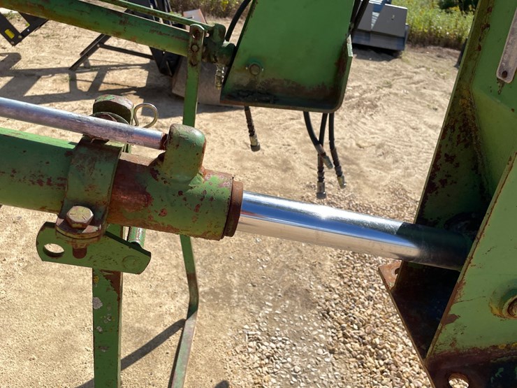 john-deere-148-image-12