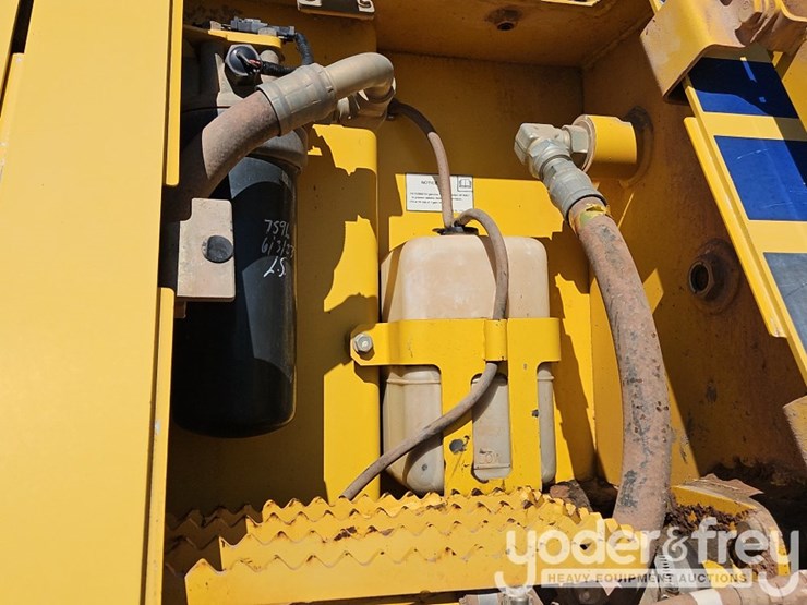 2015-komatsu-d61pxi-23-image-24