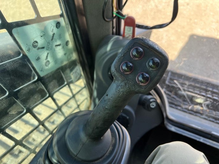 2018-caterpillar-299d2-xhp-image-24