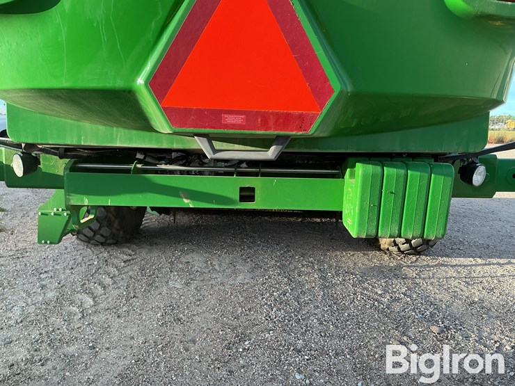 2021-john-deere-w235-image-11