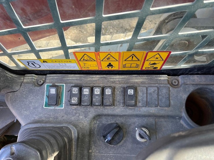2017-takeuchi-tl12v2-image-23