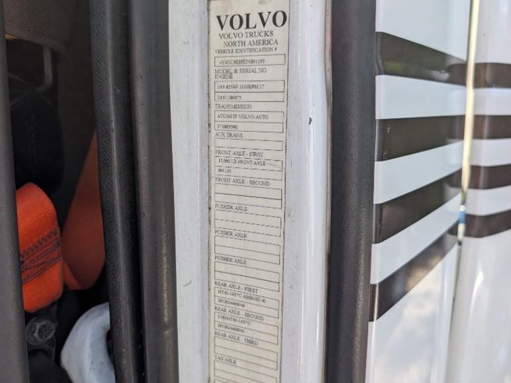 2018-volvo-10-image-8