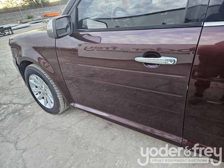 2010-ford-flex-image-15