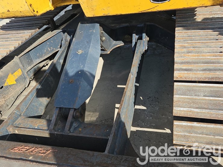 2017-deere-75g-image-10