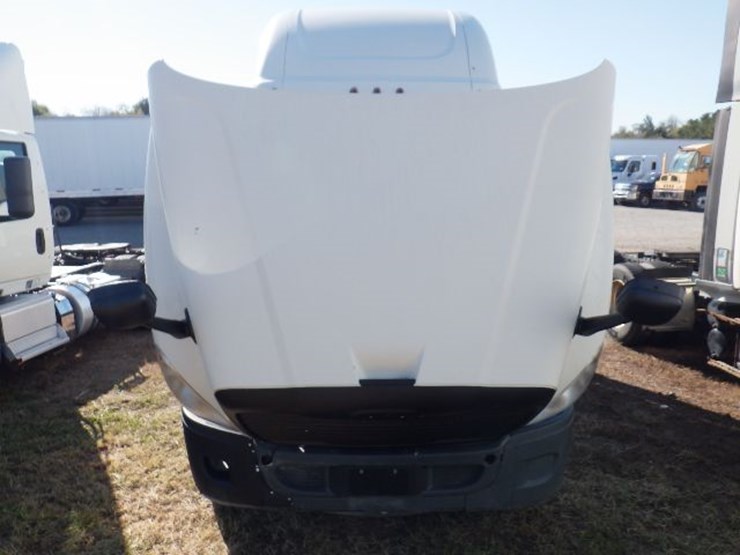 2015-freightliner-cascadia-125-evolution-image-25