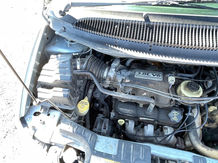 2005-chrysler-town-&-country-image-67