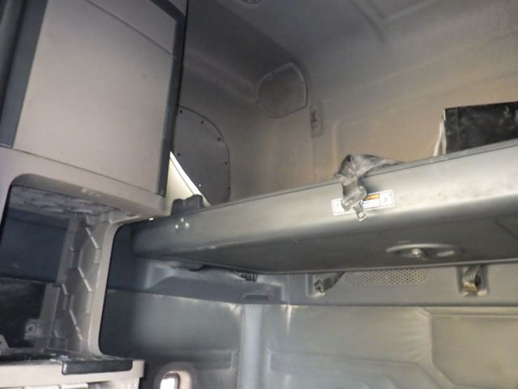 2015-freightliner-cascadia-125-evolution-image-21