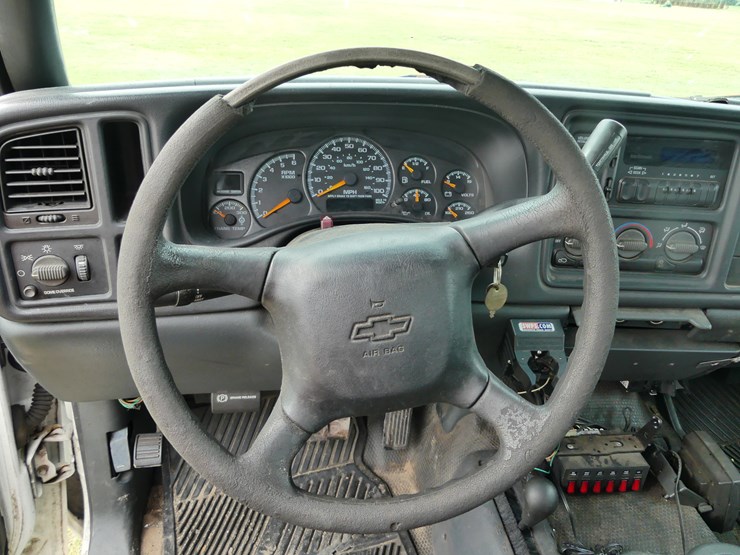2002-chevrolet-3500-image-18