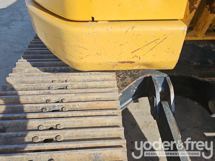 2017-deere-75g-image-32