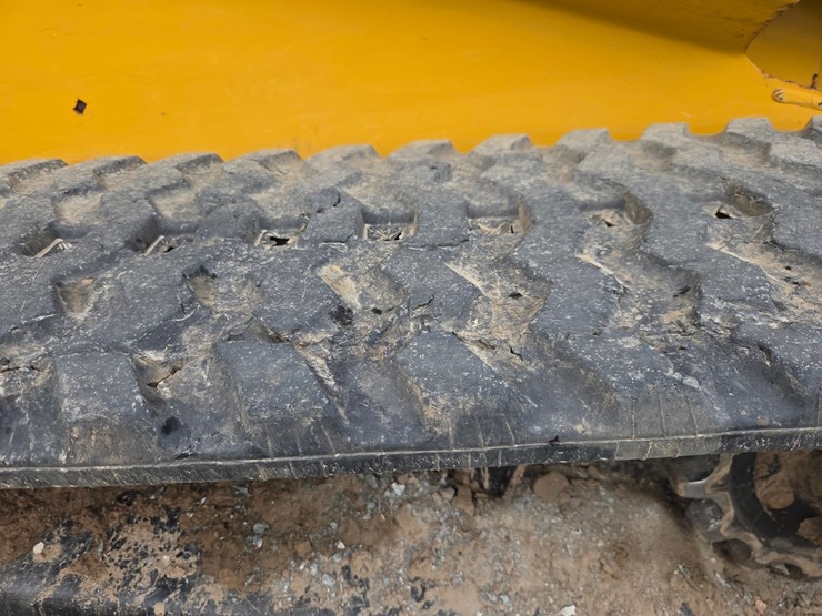 2018-deere-333g-image-60