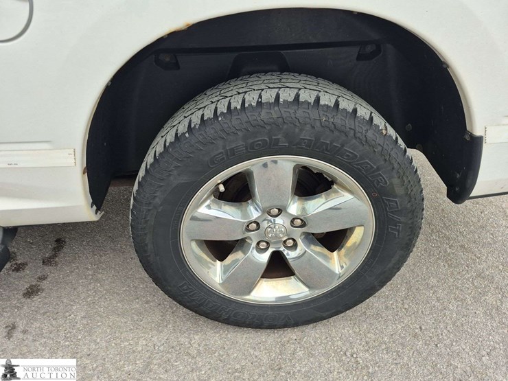 2014-dodge-1500-image-23
