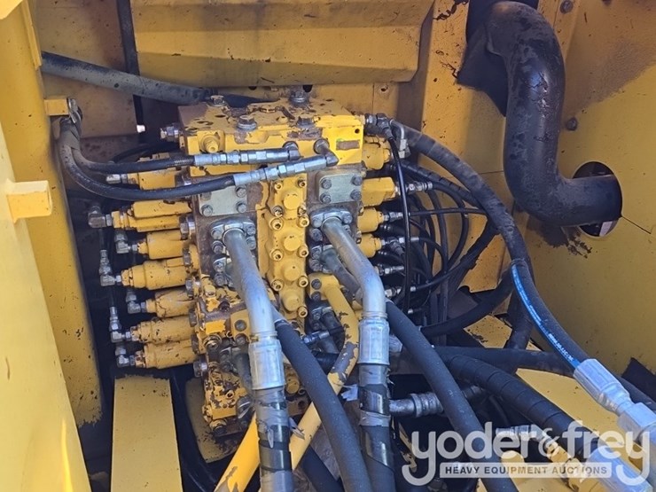 2015-komatsu-pc210-lc-11-image-45