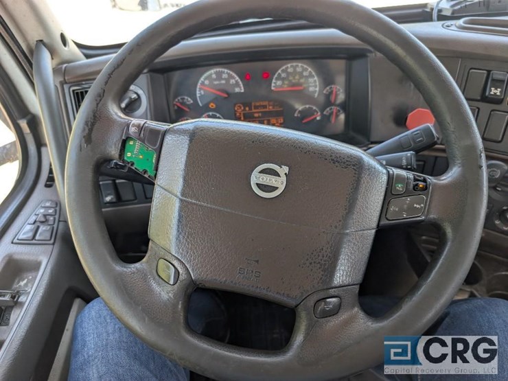 2018-volvo-10-image-27
