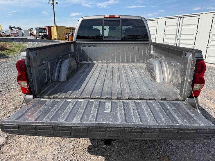 2006-chevrolet silverado-pick-up-image-13