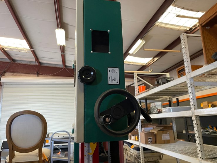 #4645-•-grizzly-g0640x-bandsaw-image-12
