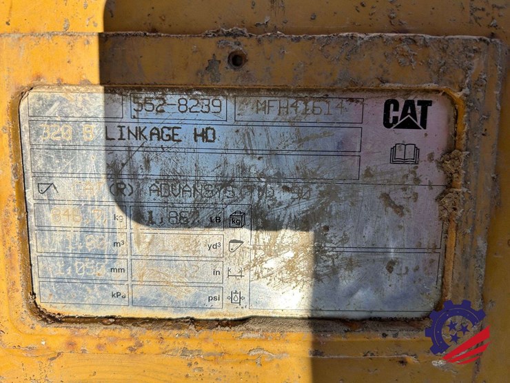 2018-caterpillar-320-image-11