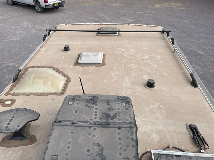 #2824-•-2022-lance-travel-trailer,-(has-new-mexico-title)-image-160