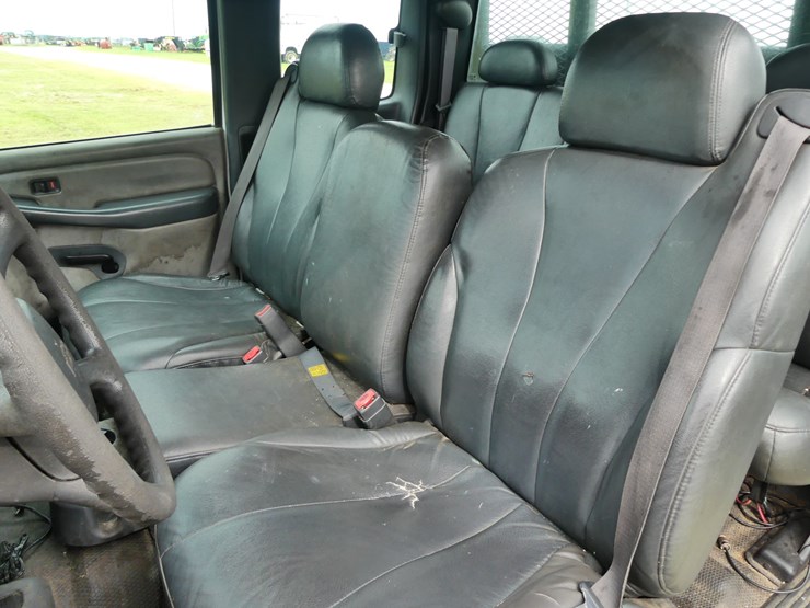 2002-chevrolet-3500-image-13