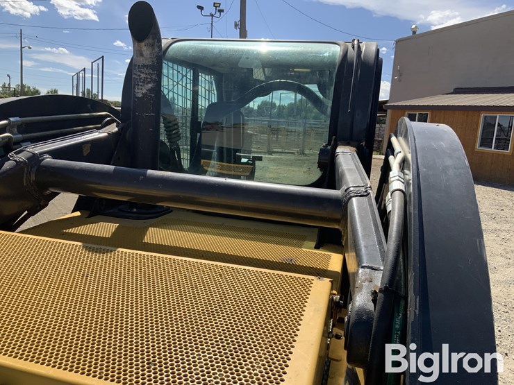 2020-new-holland-l228-image-15