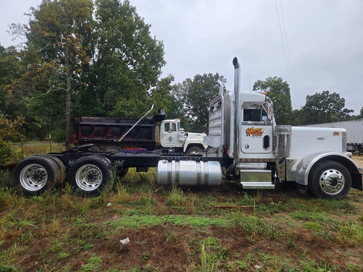 2000-peterbilt-379-image-13