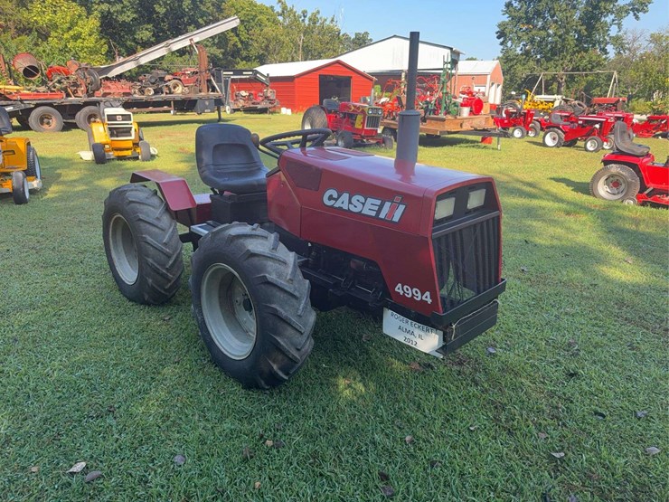 custom-case-4994-articulating-tractor-image-3