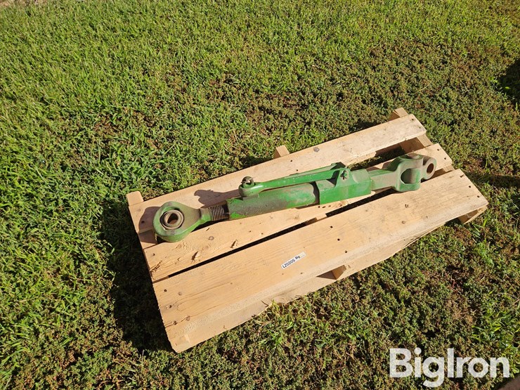 john-deere-8320-image-1