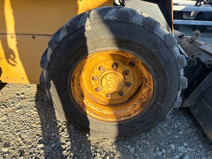 new-holland-lx885-image-42